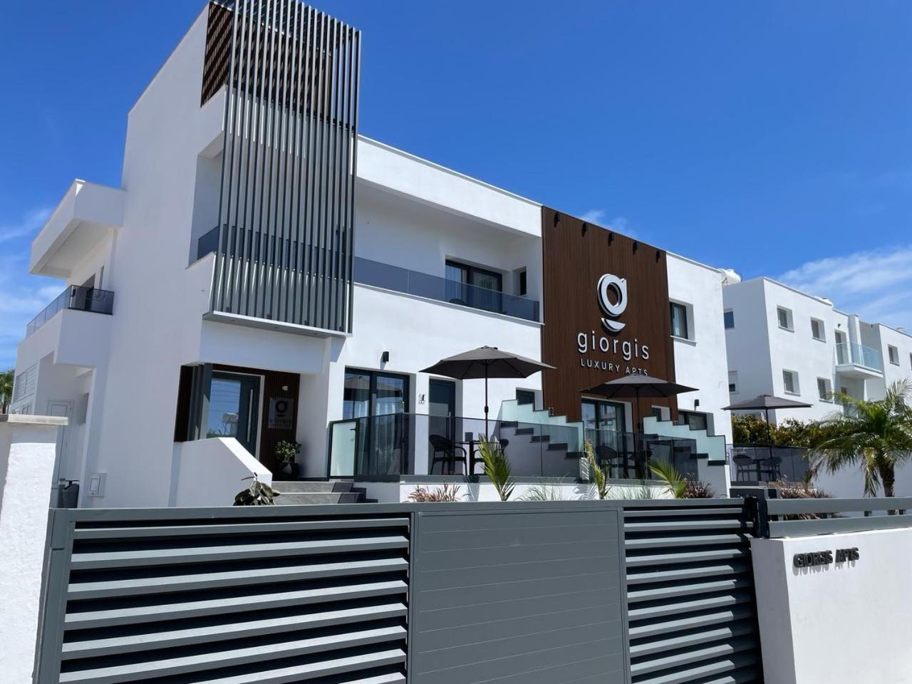 Giorgis Luxury Apartments ไอยานาปา ภายนอก รูปภาพ